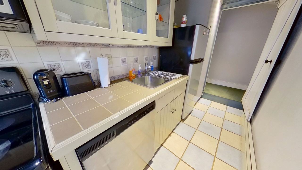 11525 High Point Rd - Photo 2 of 8