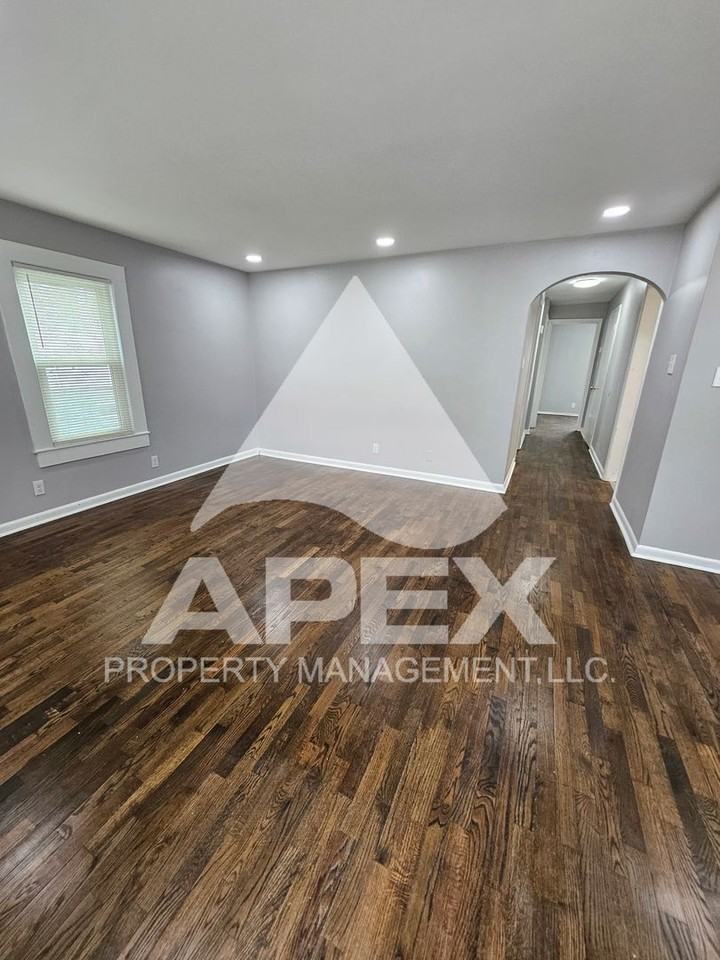 922 Freemason St - Photo 3 of 24