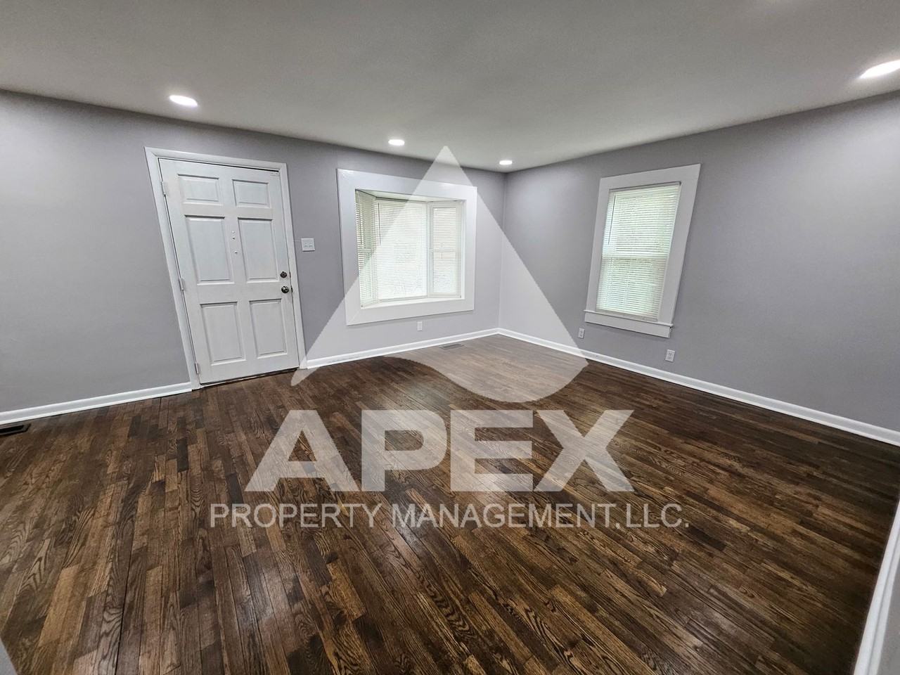 922 Freemason St - Photo 5 of 24