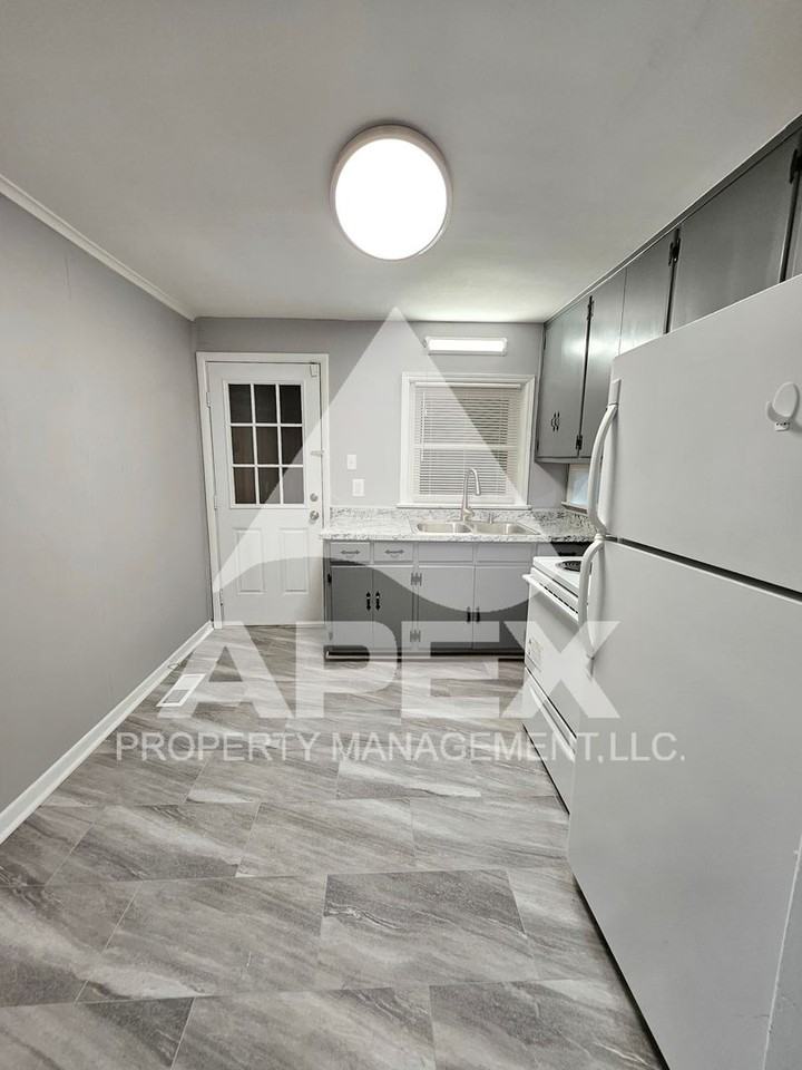 922 Freemason St - Photo 7 of 24