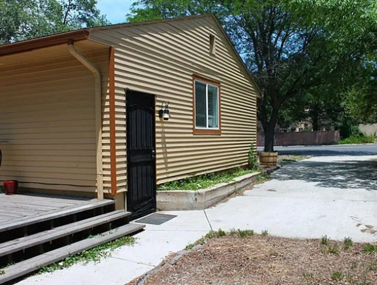 2832 N Circle Dr - Photo 2 of 13