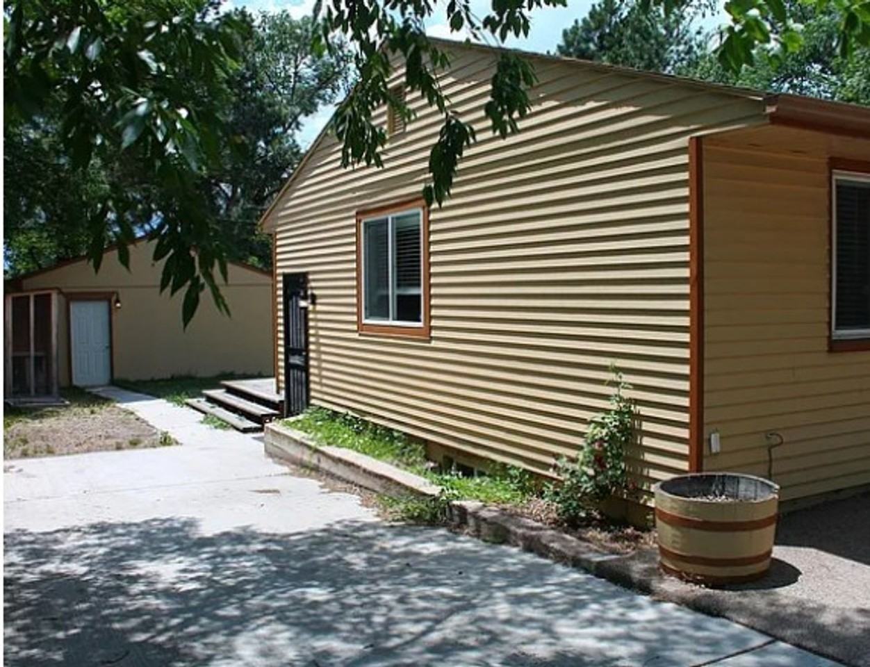 2832 N Circle Dr - Photo 3 of 13