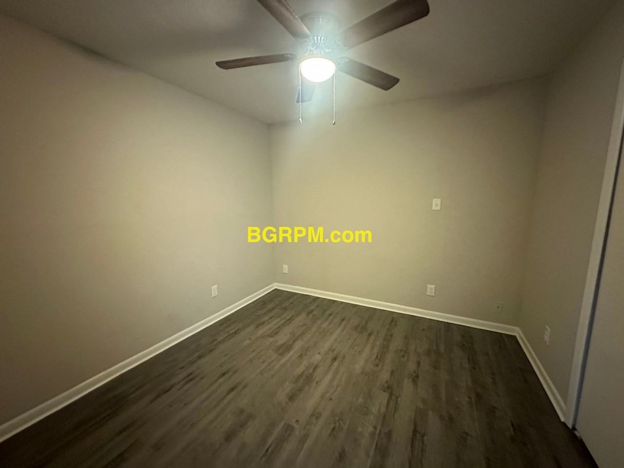 220 Lonsdale Cir - Photo 6 of 8