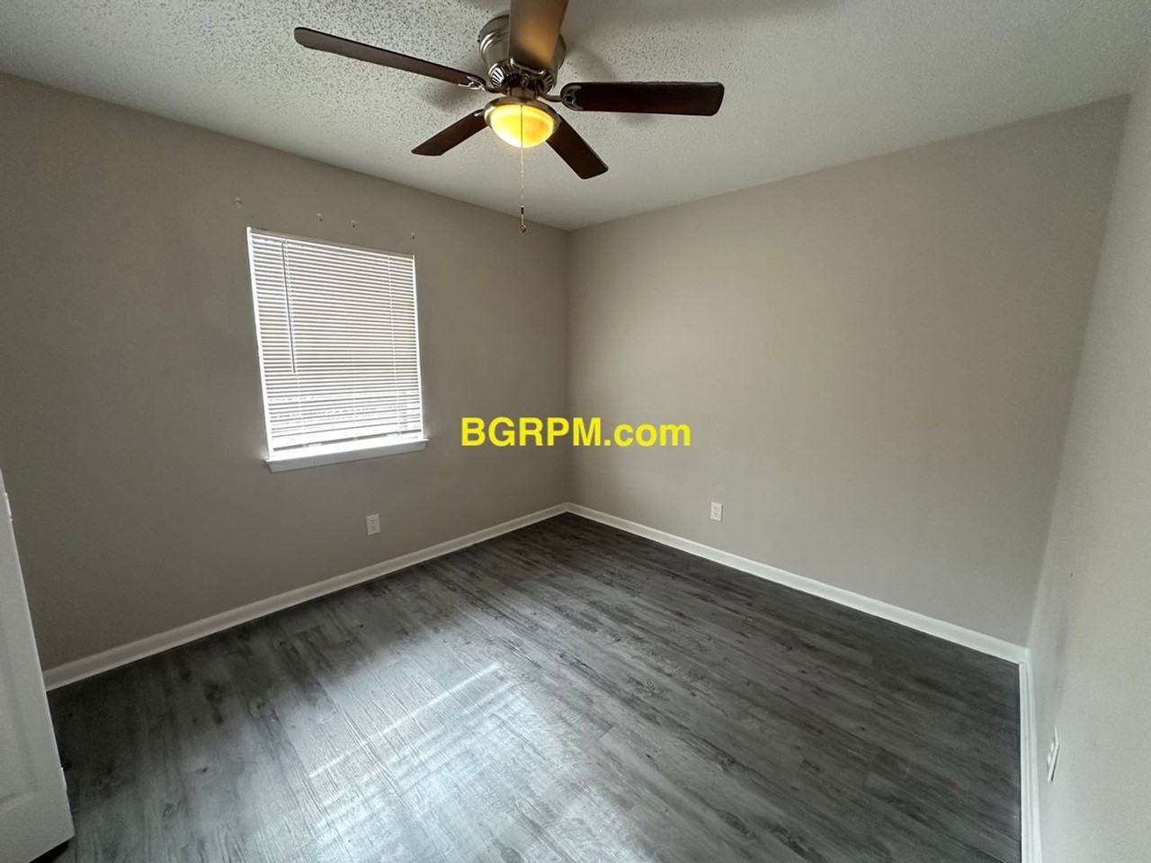 220 Lonsdale Cir - Photo 7 of 8