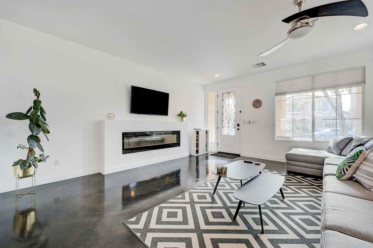 5556 Dancing Fox Ct - Photo 4 of 49