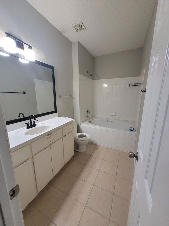 1672 Corey Wood Cir - Photo 2 of 32