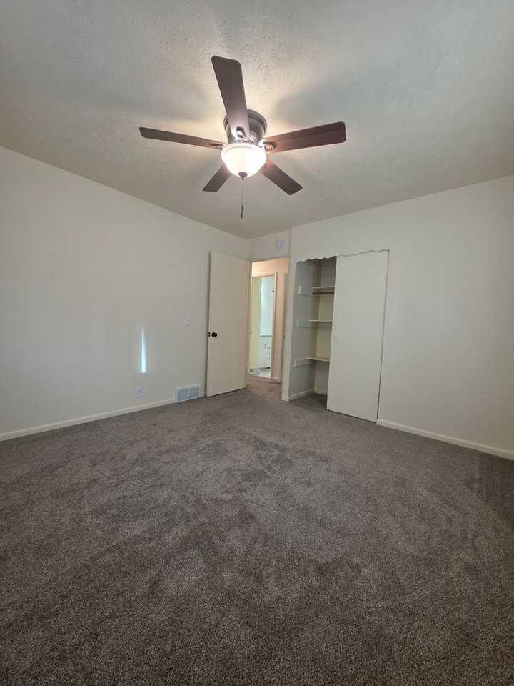 9041 Ohio St - Photo 7 of 10