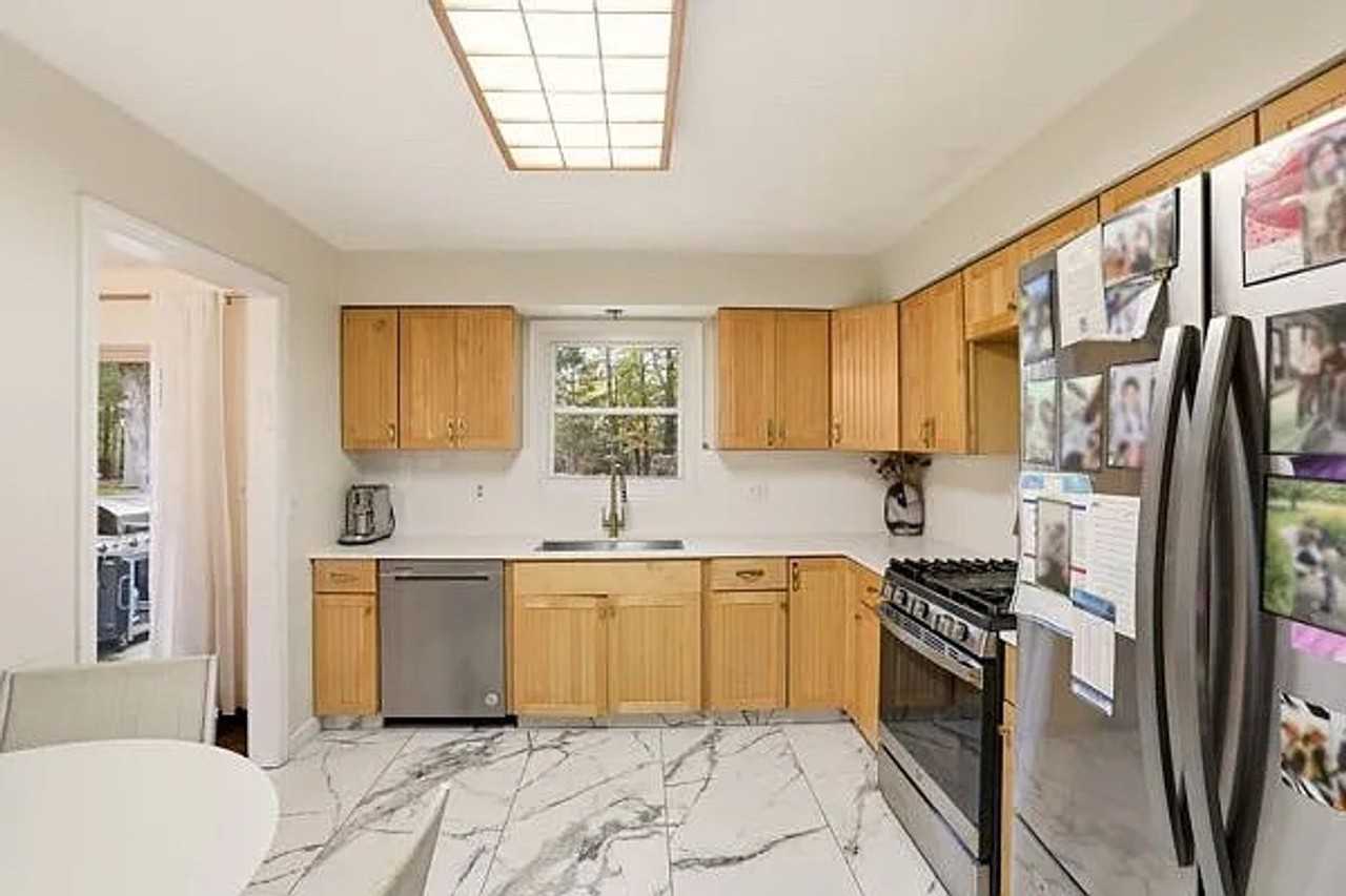 18 Kevin Ct - Photo 5 of 14