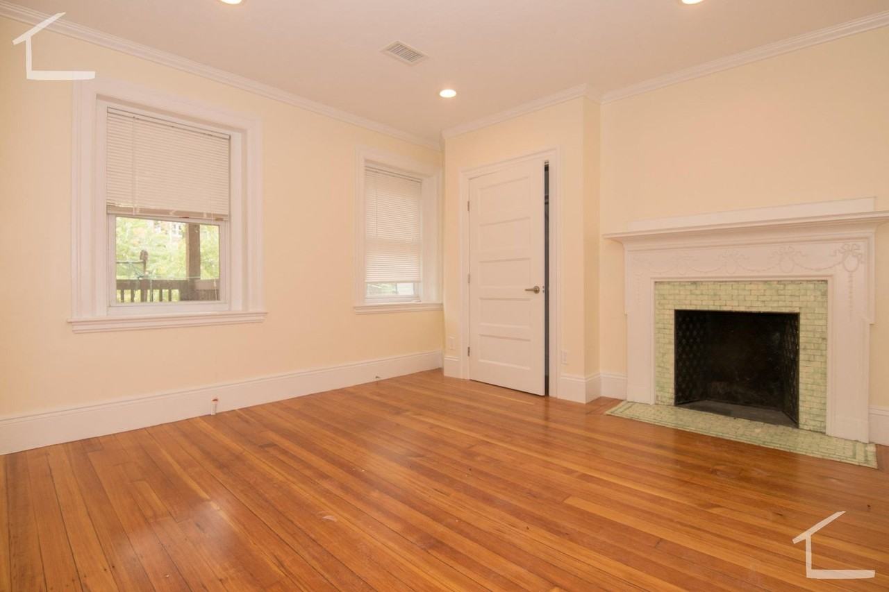 1610 Beacon St - Photo 4 of 21