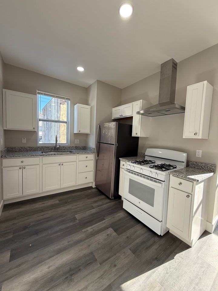 6621 Tennis St #2 - Photo 3 of 10