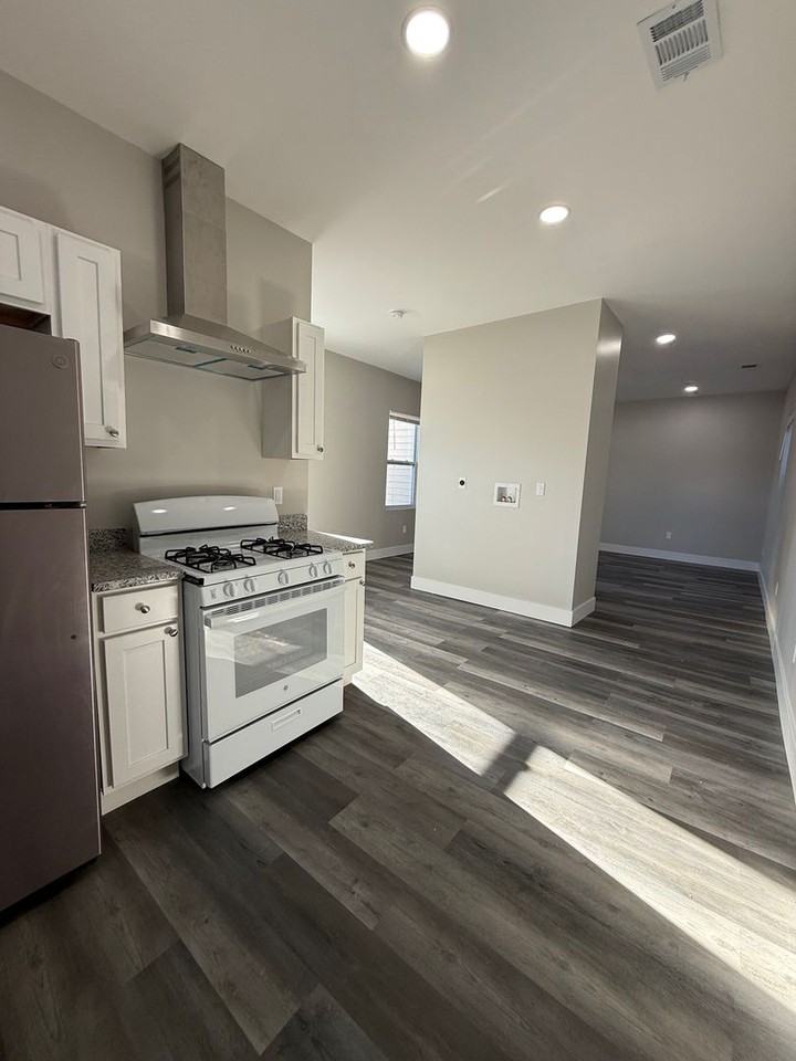 6621 Tennis St #2 - Photo 4 of 10