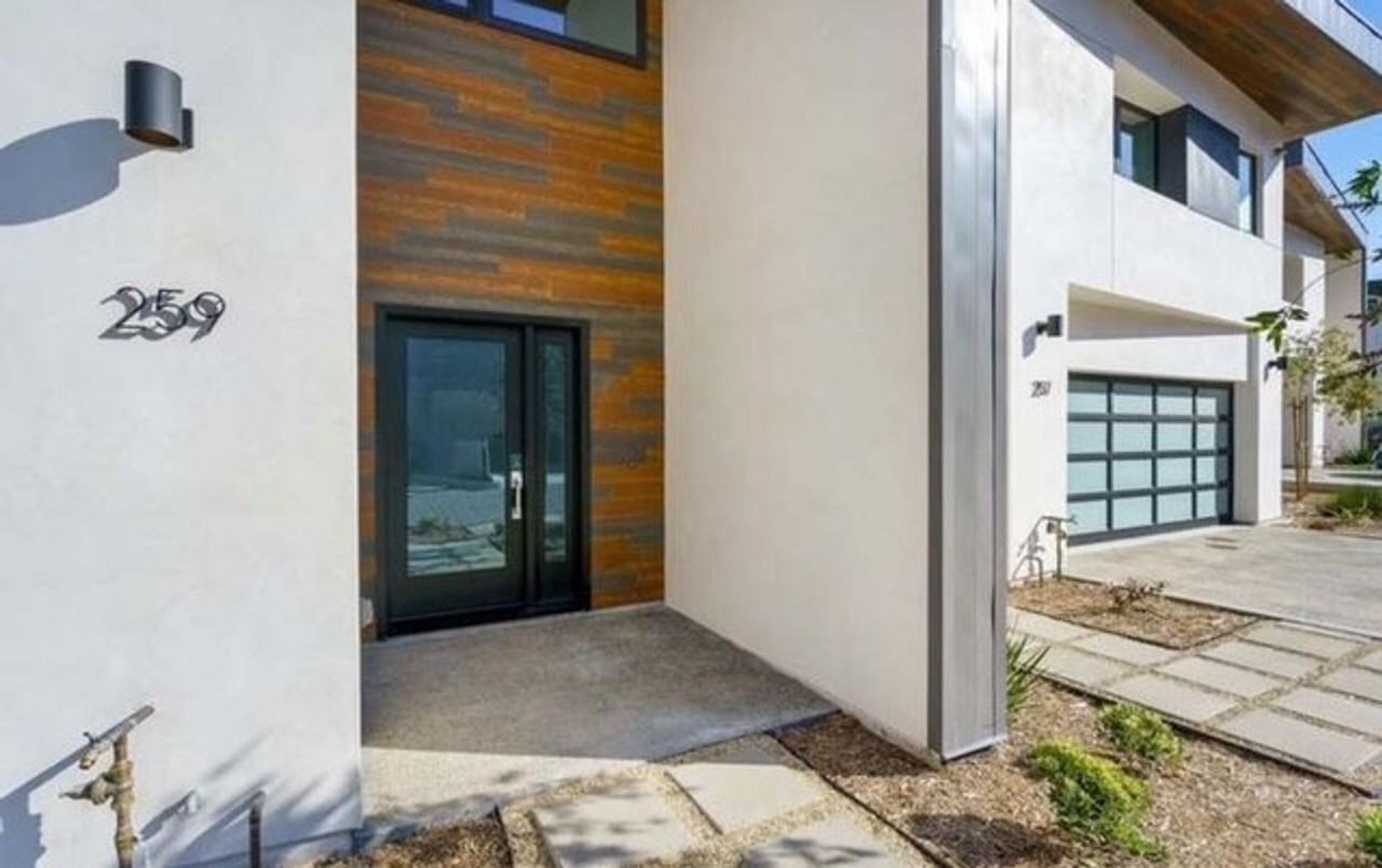 259 Bridge St - Photo 2 of 13