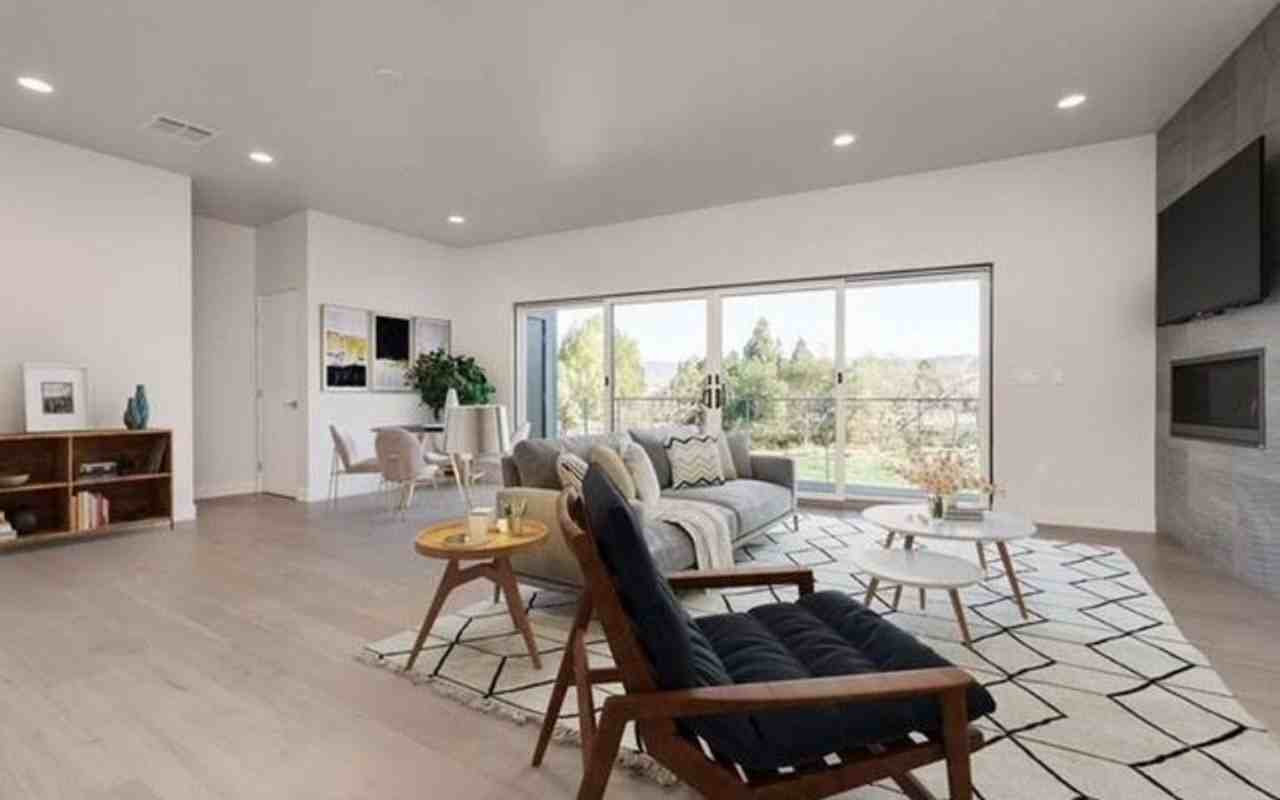 259 Bridge St - Photo 7 of 13