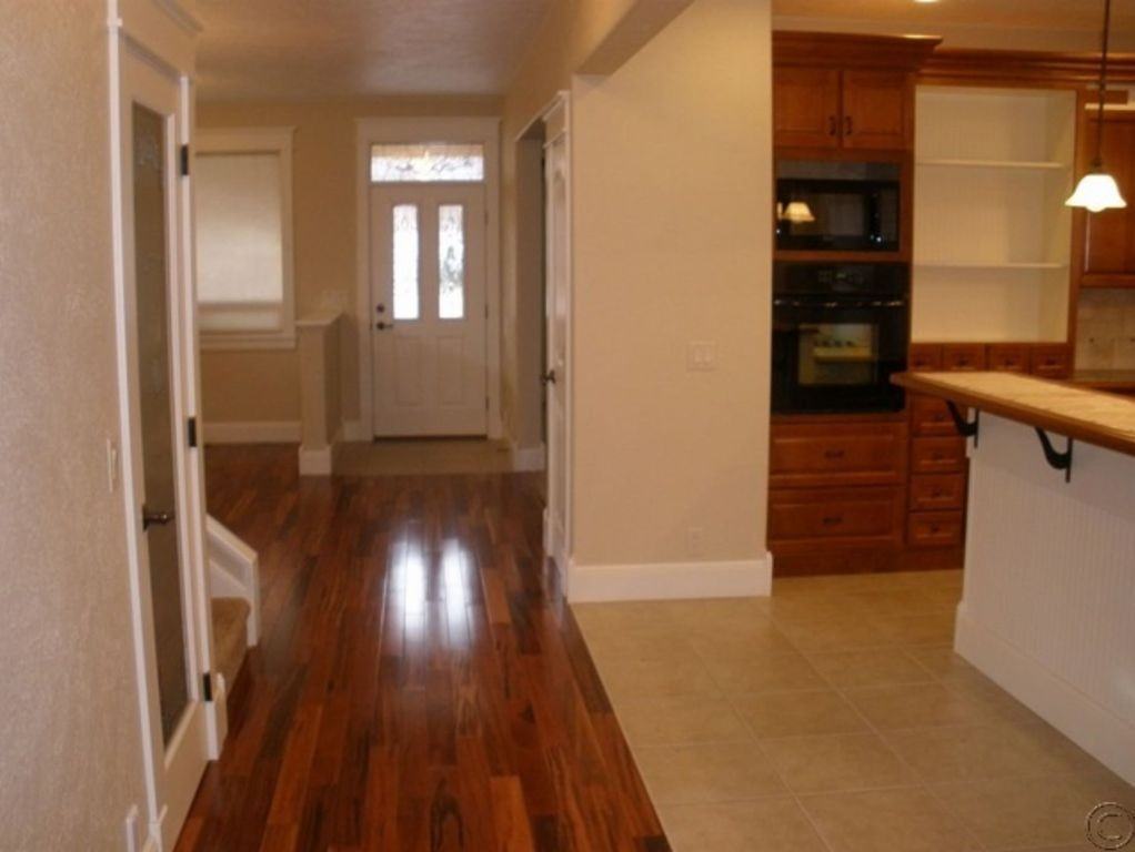 810 S 2nd St - Photo 6 of 35