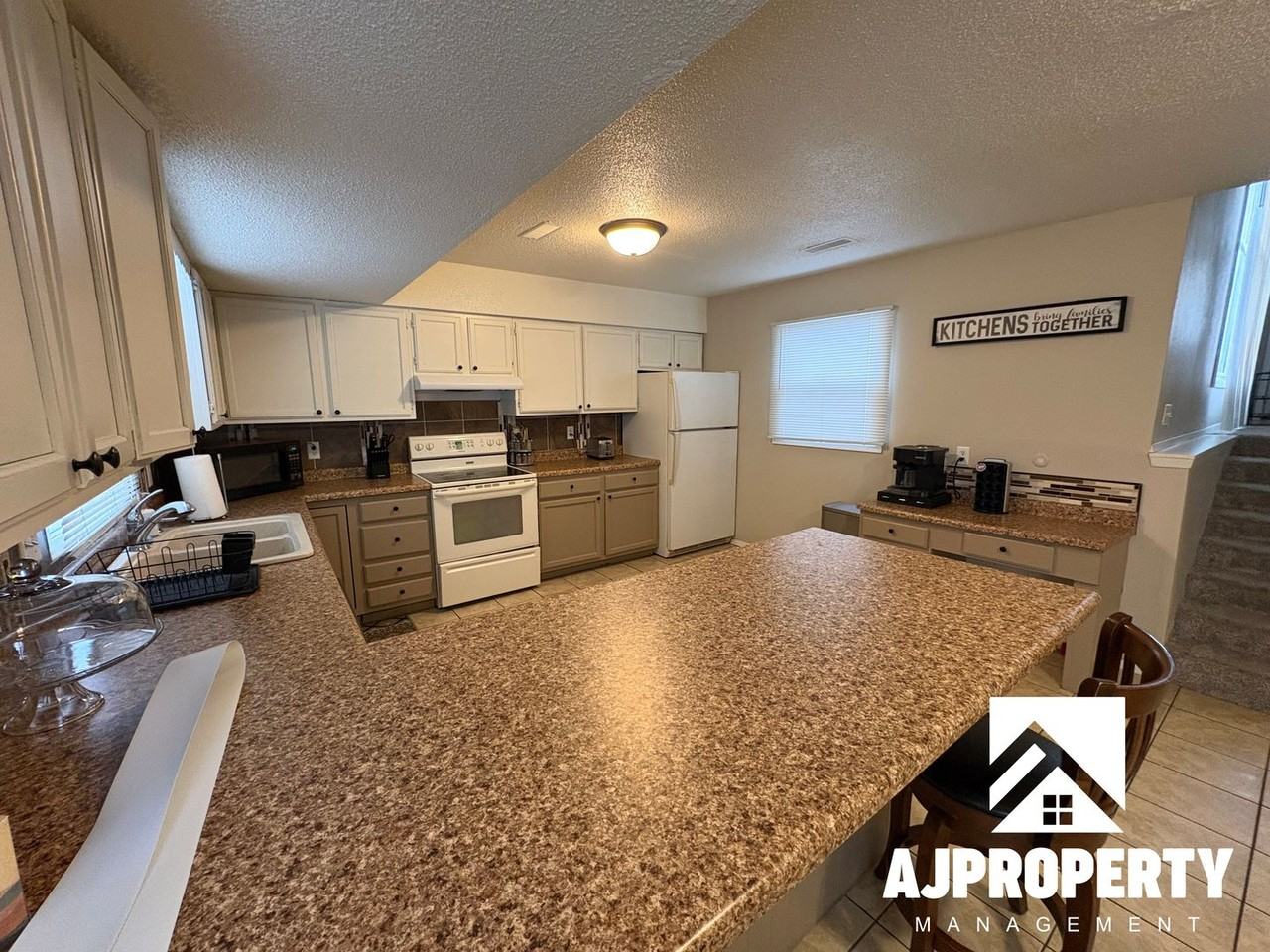 4620 S Louise Ave - Photo 2 of 19