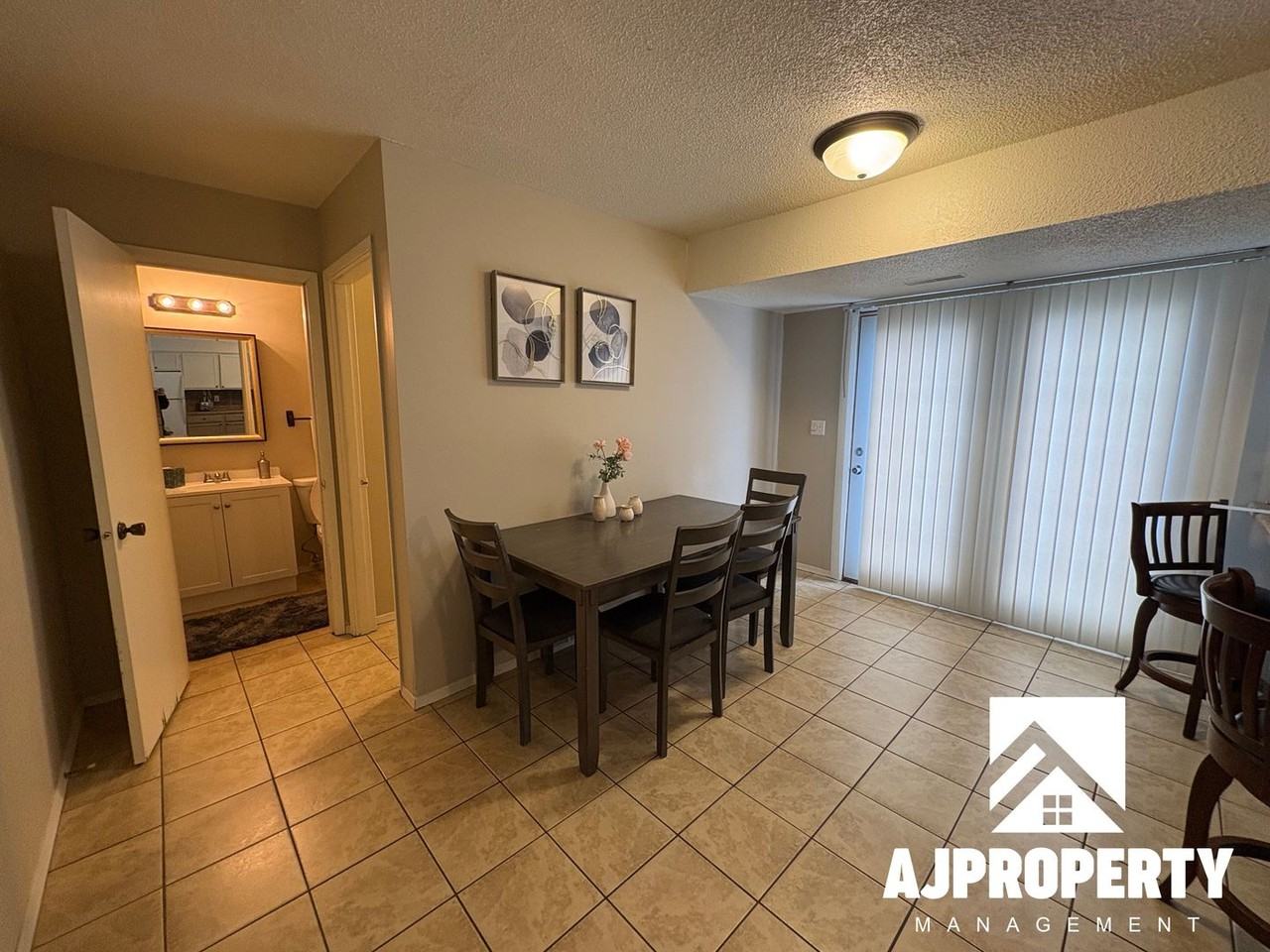 4620 S Louise Ave - Photo 3 of 19