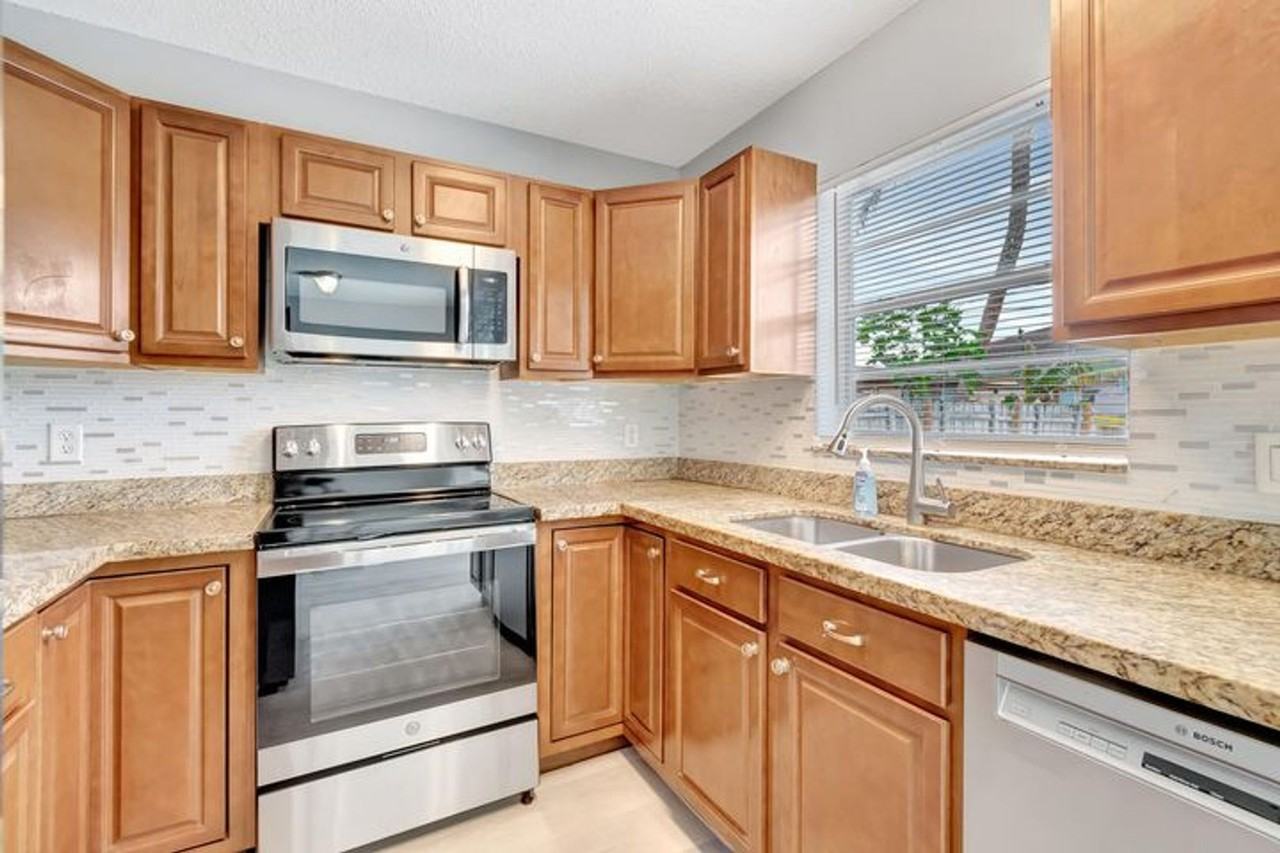 1016 W Lakewood Rd - Photo 2 of 20