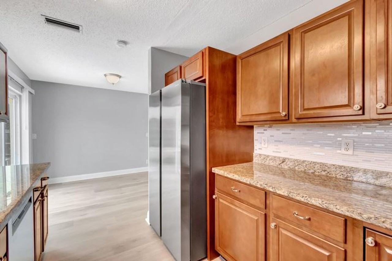 1016 W Lakewood Rd - Photo 3 of 20