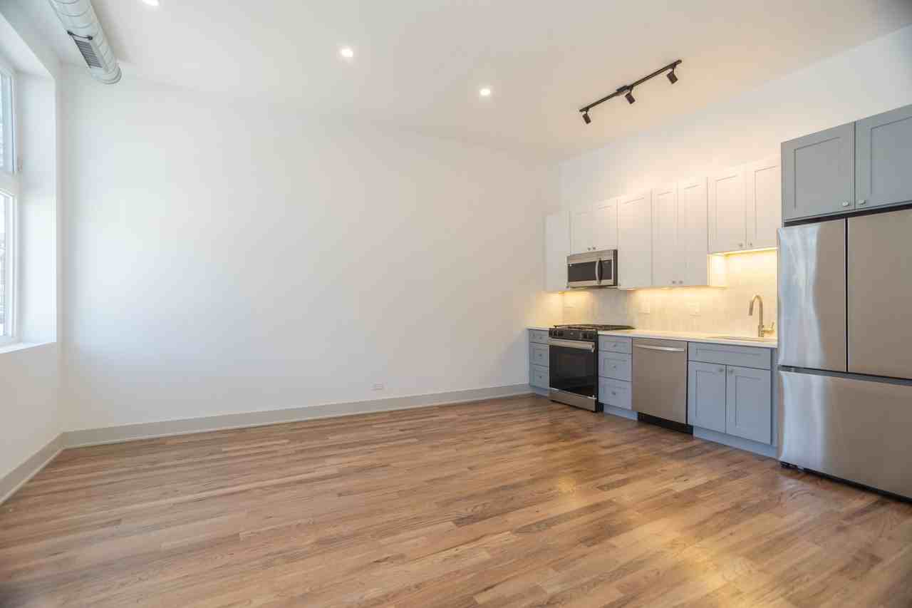 1743 North Leavitt Street #1 - Photo 3 of 5