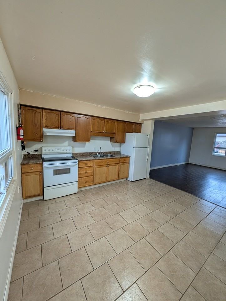 8045 Lorne Street - Photo 3 of 11