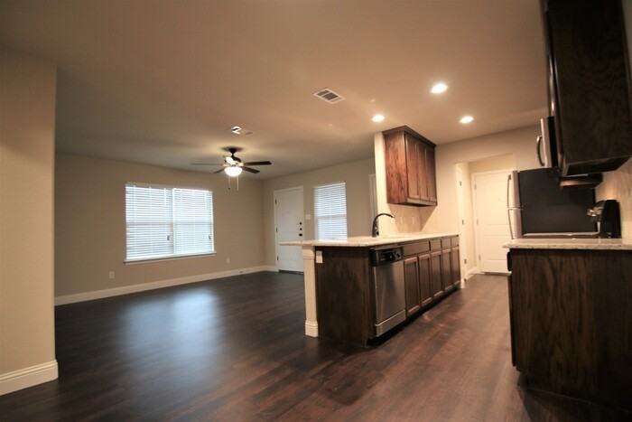 8147 Arbor Ave - Photo 4 of 23