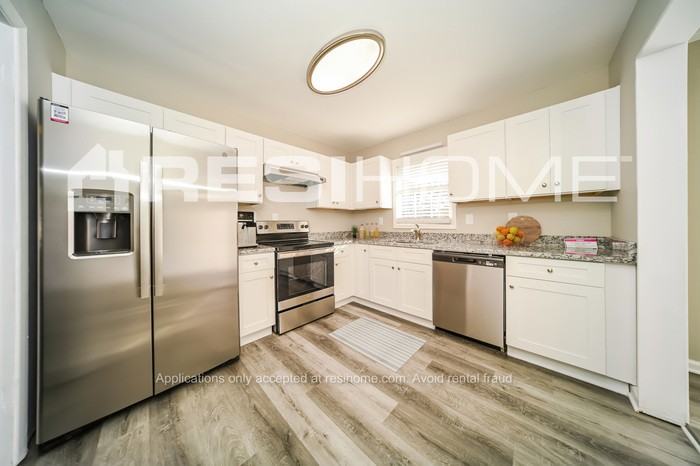 2953 Kensington Way - Photo 2 of 18