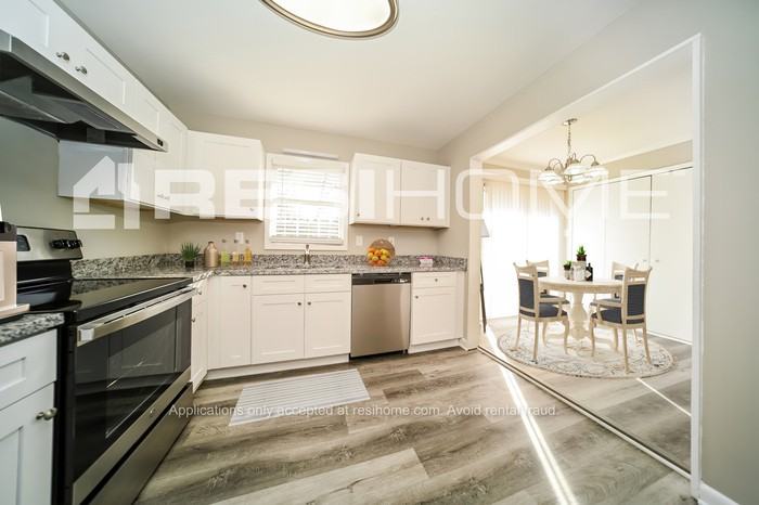 2953 Kensington Way - Photo 3 of 18