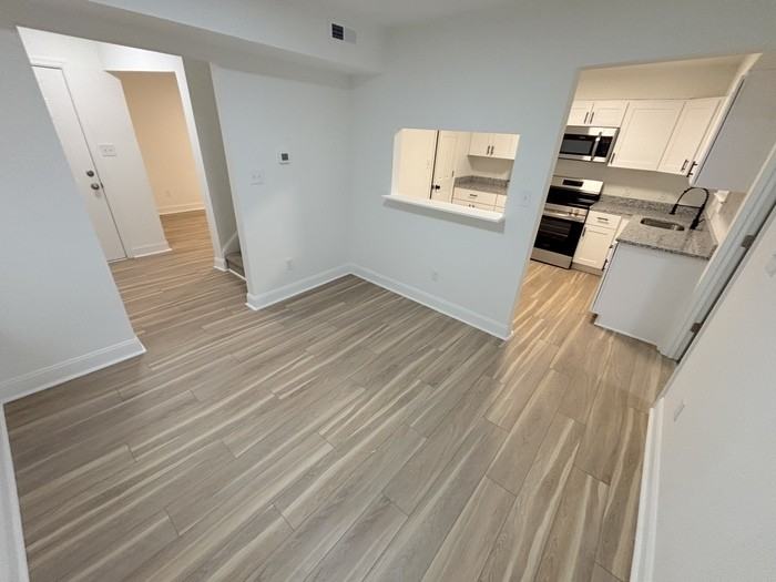 102 Cushing St - Photo 6 of 30