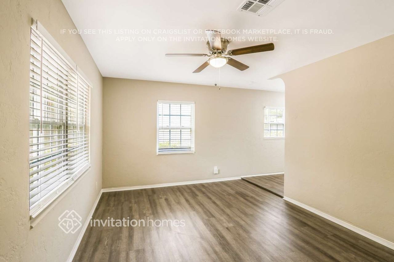 2334 Auburn St S - Photo 4 of 13