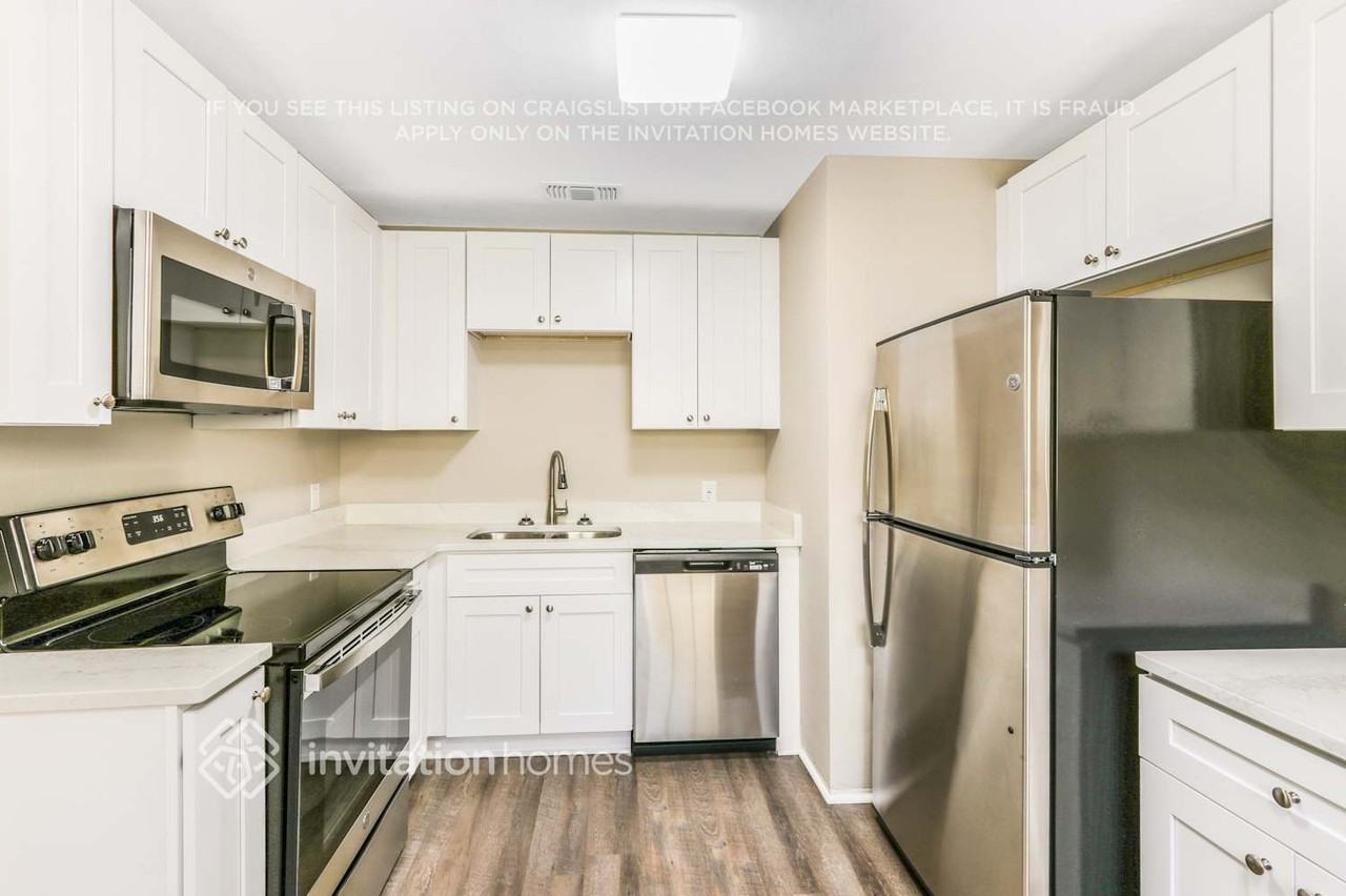 2334 Auburn St S - Photo 5 of 13