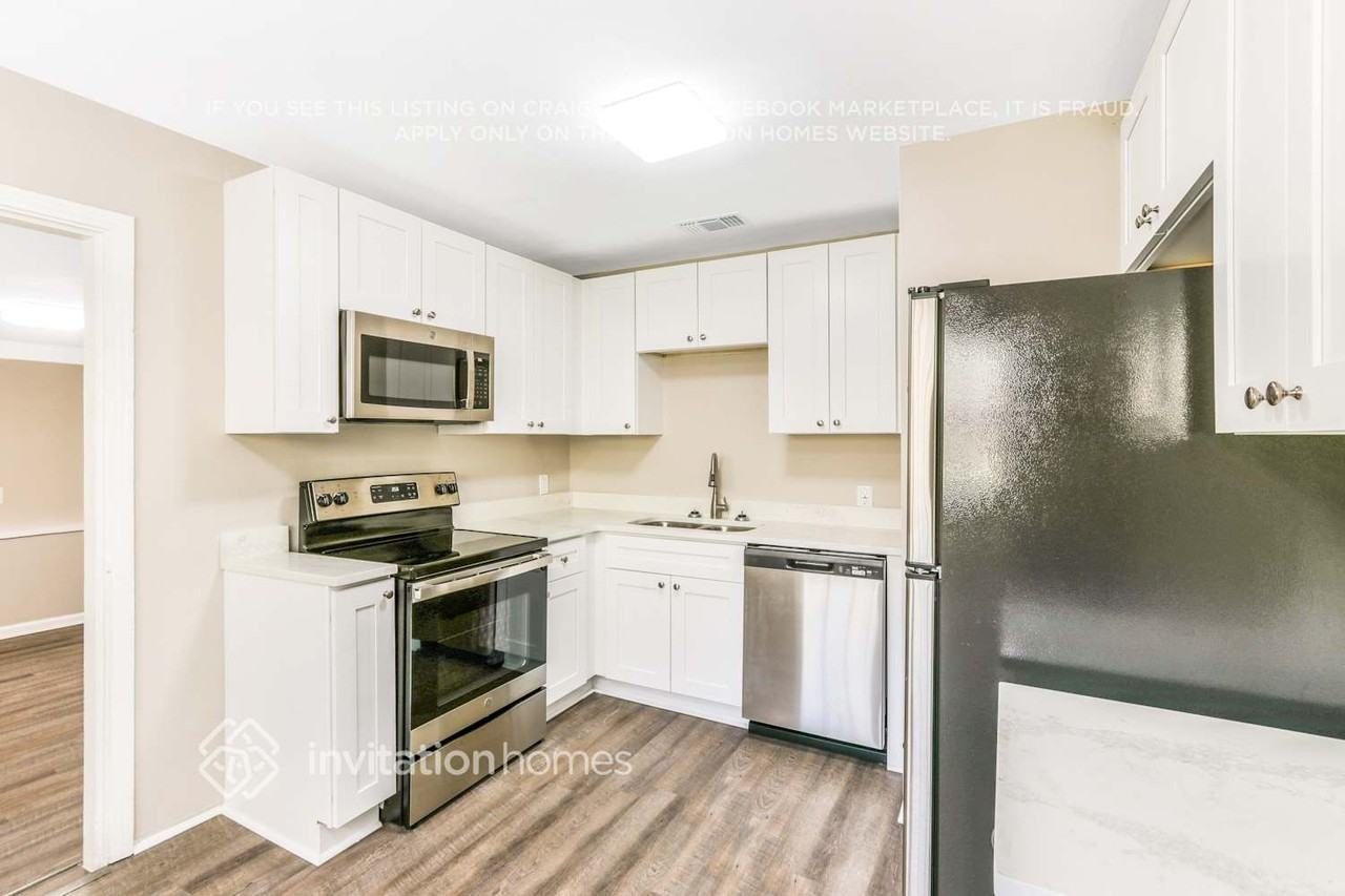 2334 Auburn St S - Photo 6 of 13