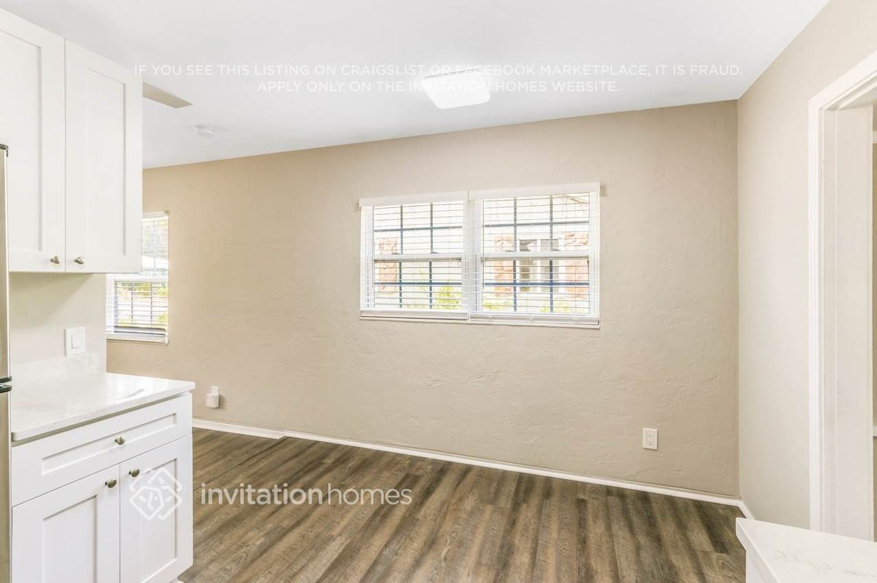 2334 Auburn St S - Photo 7 of 13