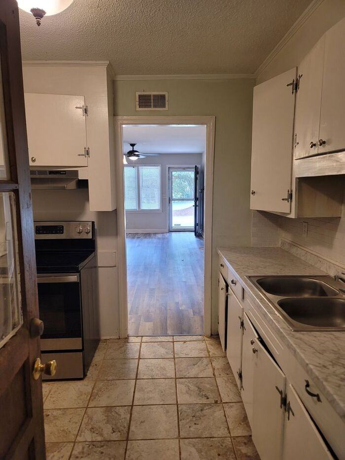 7032 Patterson Rd - Photo 7 of 17