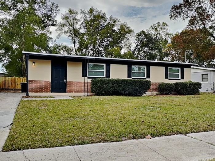 2318 Burpee Dr W - Photo 4 of 18