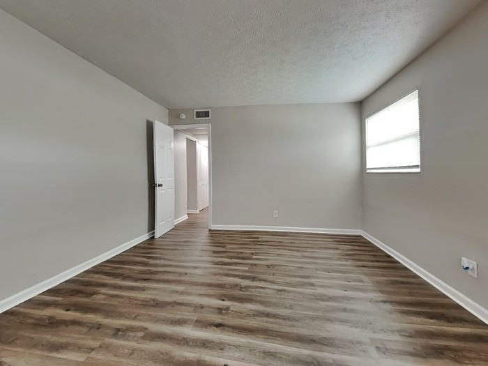 2318 Burpee Dr W - Photo 6 of 18