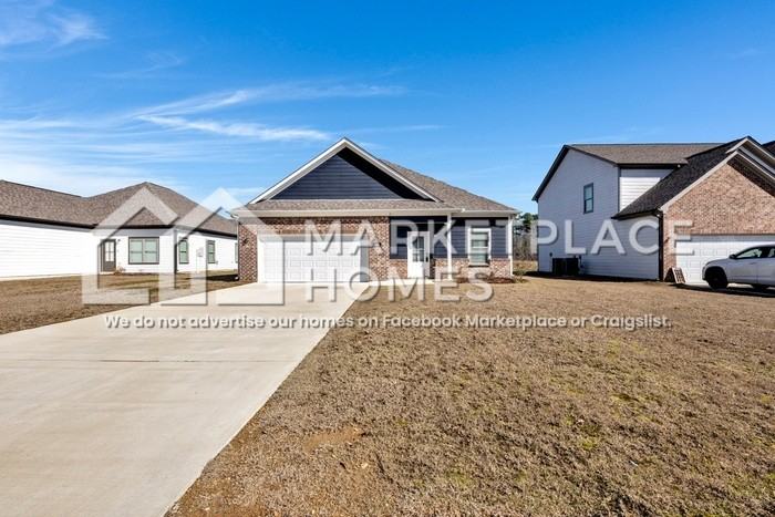 142 Kings Way - Photo 2 of 31