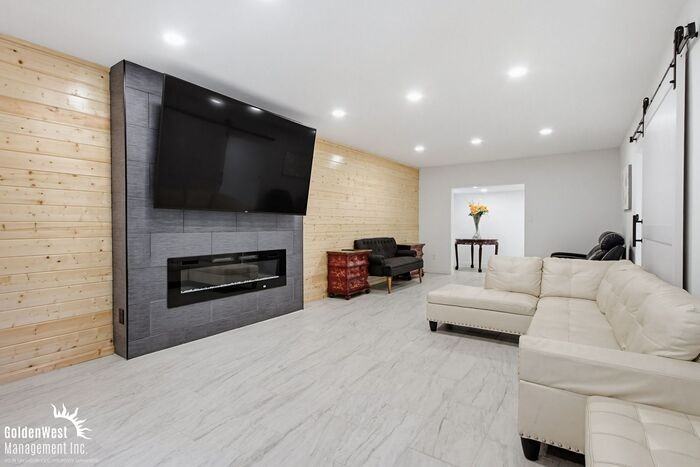 1864 Lake Dr - Photo 3 of 20