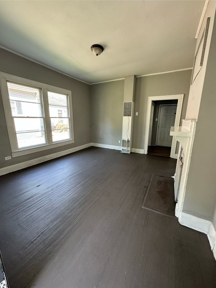 323 Hasty St - Photo 3 of 9