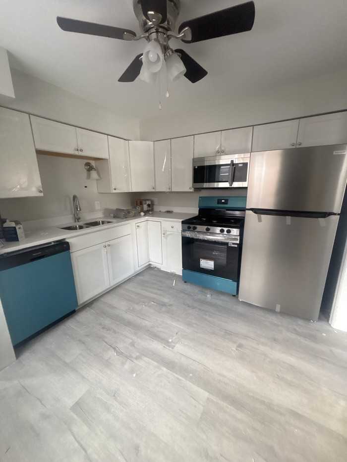 3249 Brater Ave - Photo 3 of 11