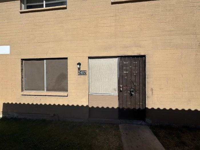 2407 W Hazelwood St - Photo 2 of 36