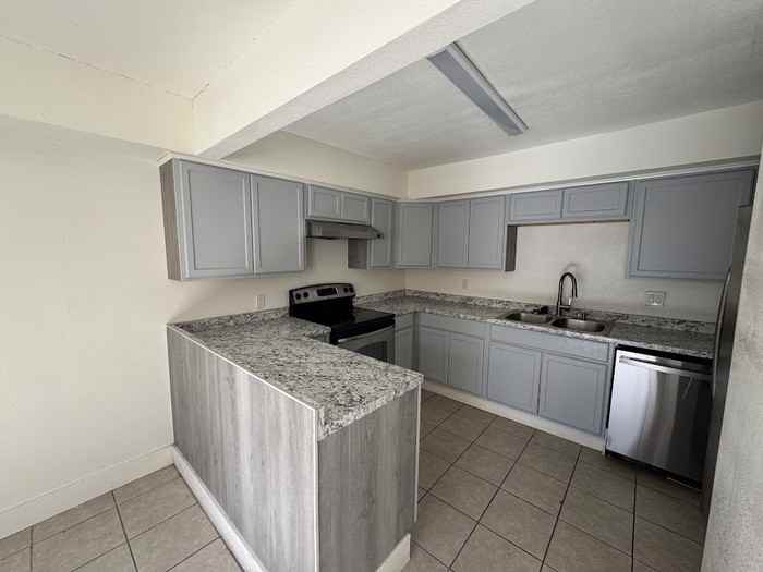 2407 W Hazelwood St - Photo 6 of 36