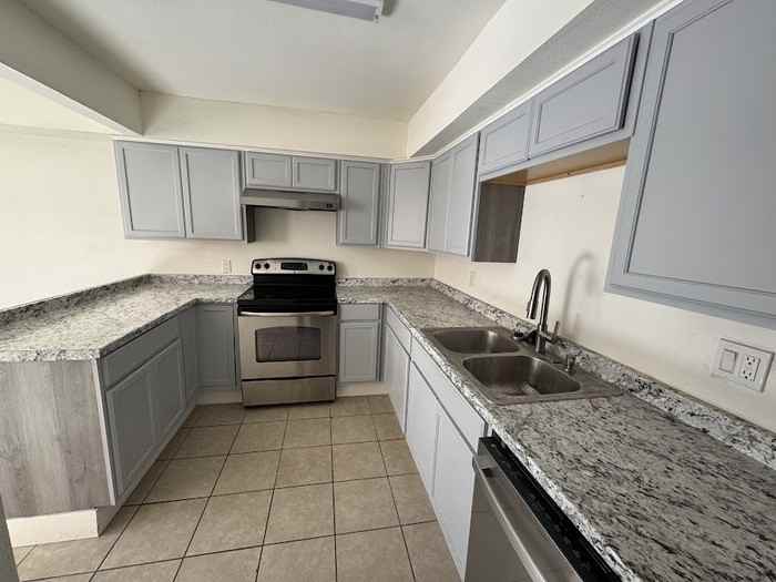 2407 W Hazelwood St - Photo 7 of 36