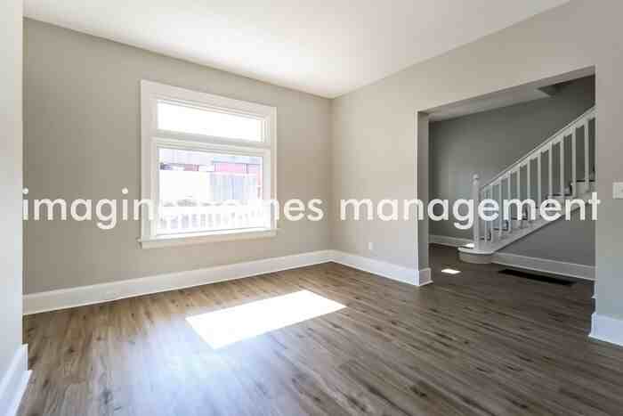 118 E 10th St - Photo 3 of 18