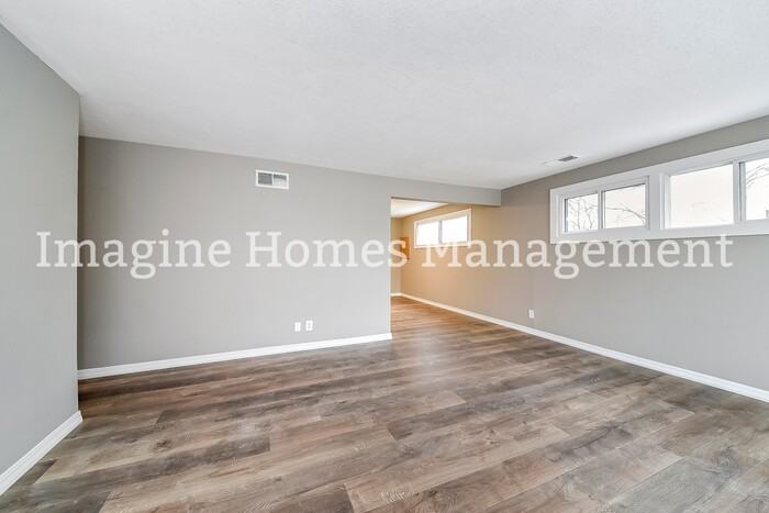 9898 Crestwood Dr - Photo 3 of 18