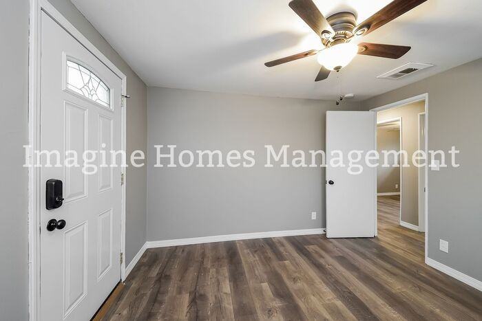 9898 Crestwood Dr - Photo 4 of 18