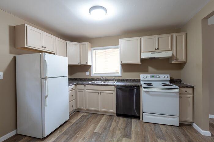 3310 N Fuller Dr - Photo 5 of 9