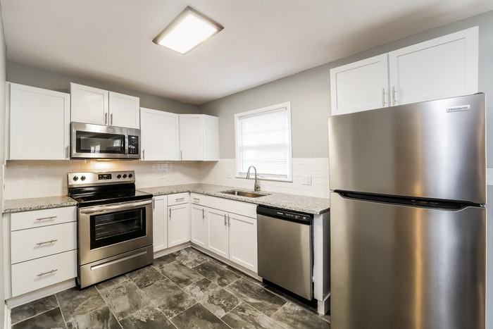 608 Sw Merritt St - Photo 5 of 12