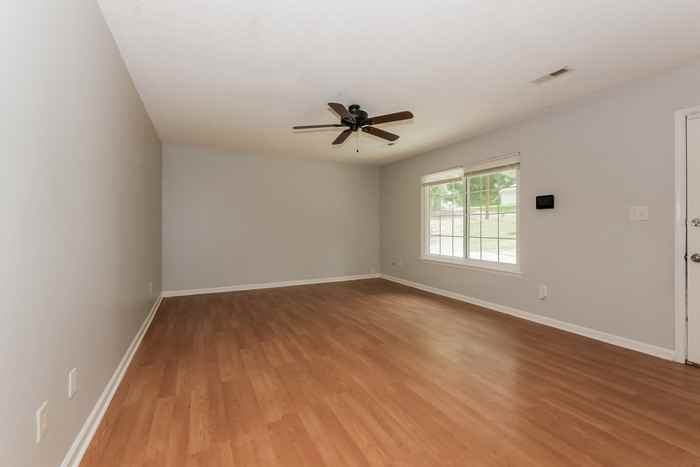 109 Neal Ave - Photo 3 of 15