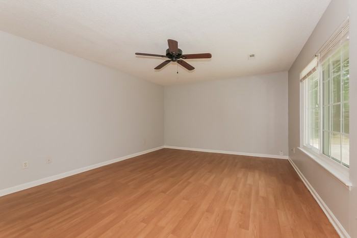 109 Neal Ave - Photo 4 of 15