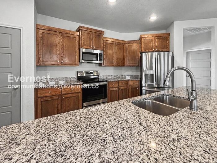 702 Freedom Cir - Photo 4 of 25